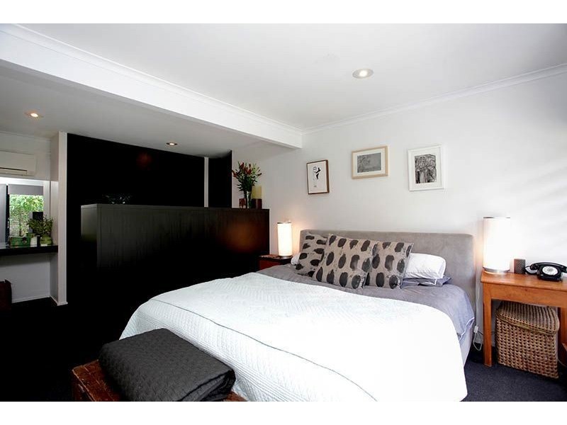 11 Bernarra Street, The Gap QLD 4061