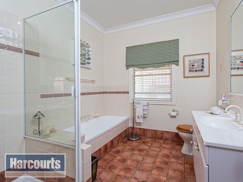 10 Royal Row, Bardon QLD 4065