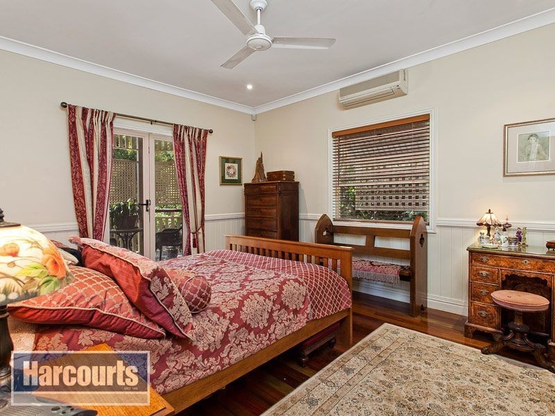 10 Royal Row, Bardon QLD 4065