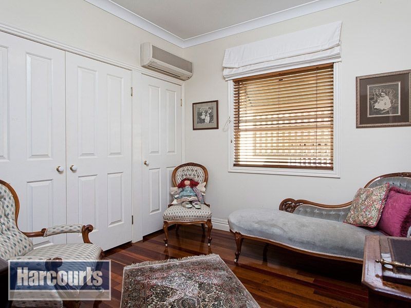 10 Royal Row, Bardon QLD 4065