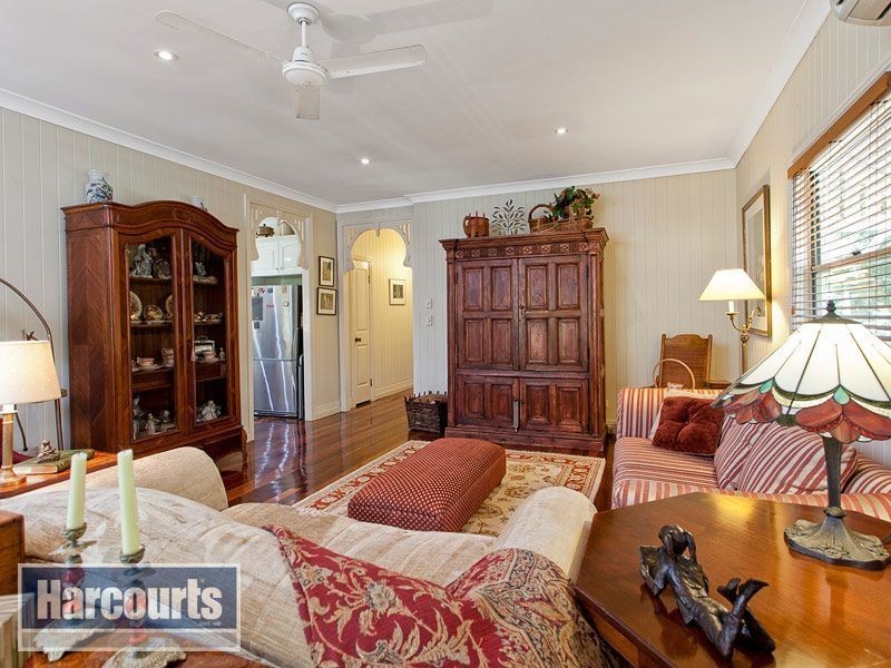 10 Royal Row, Bardon QLD 4065