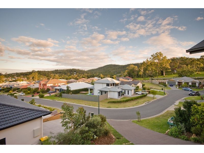 27 Balnaves Place, Mitchelton QLD 4053