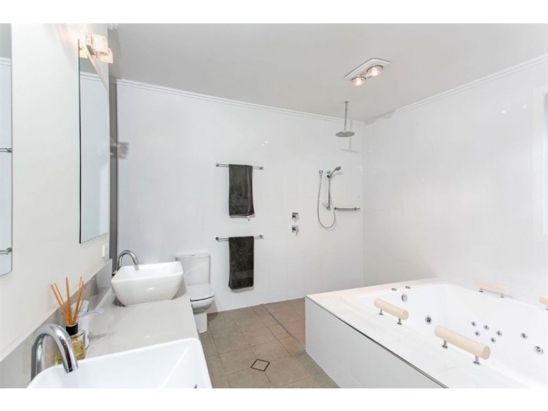 101 Kays Road, The Gap QLD 4061