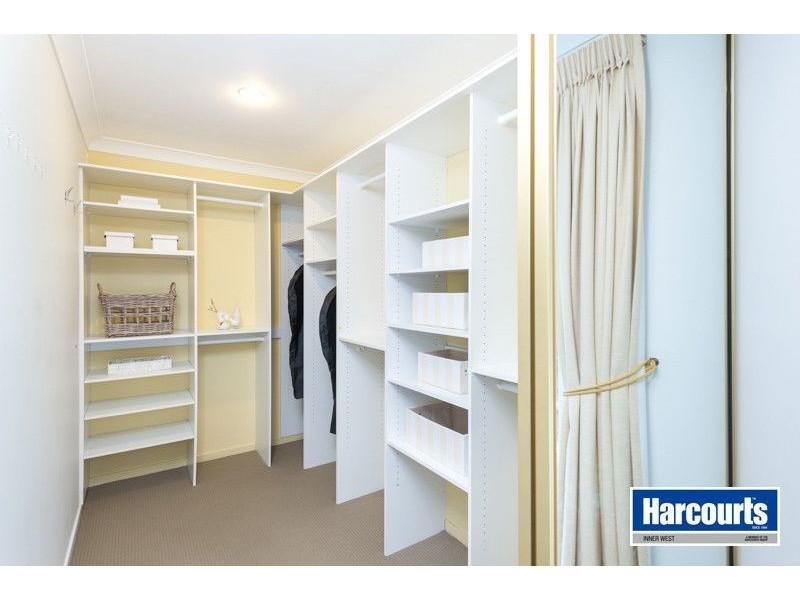 4 Hillside Place, The Gap QLD 4061