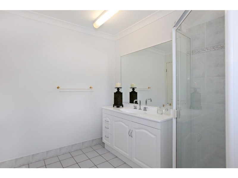 33 Parkside Crescent, The Gap QLD 4061