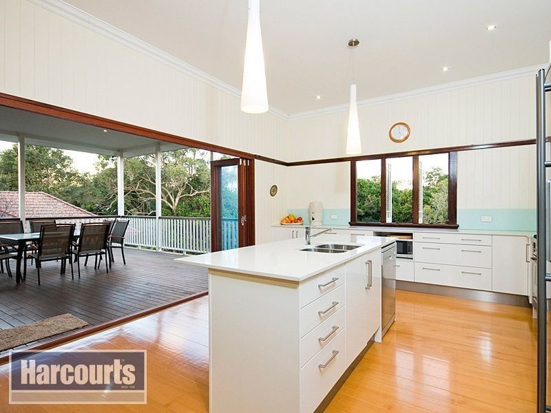 92 Bowman Parade, Bardon QLD 4065