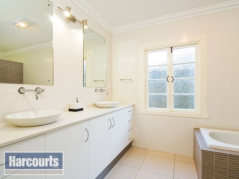 92 Bowman Parade, Bardon QLD 4065