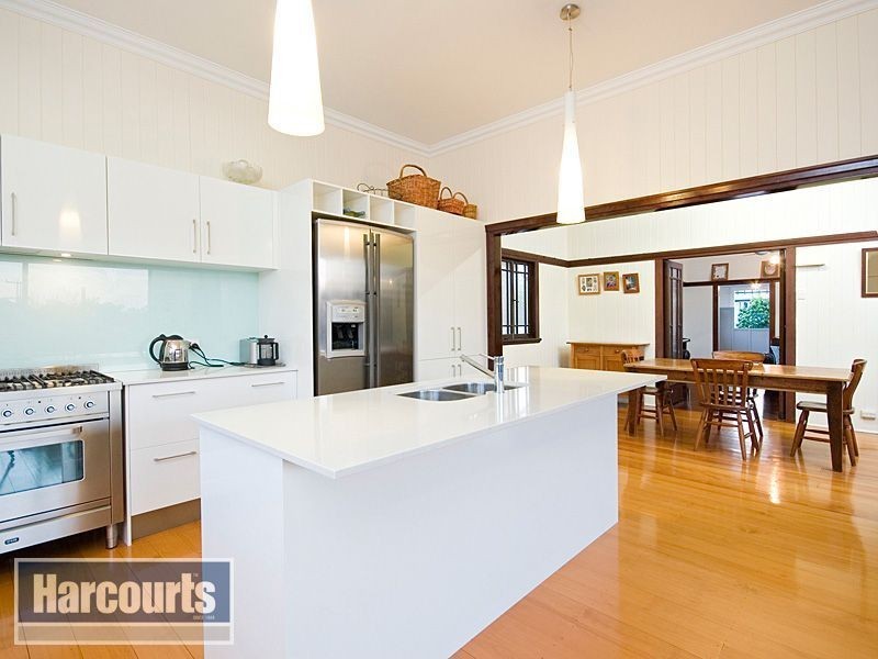 92 Bowman Parade, Bardon QLD 4065