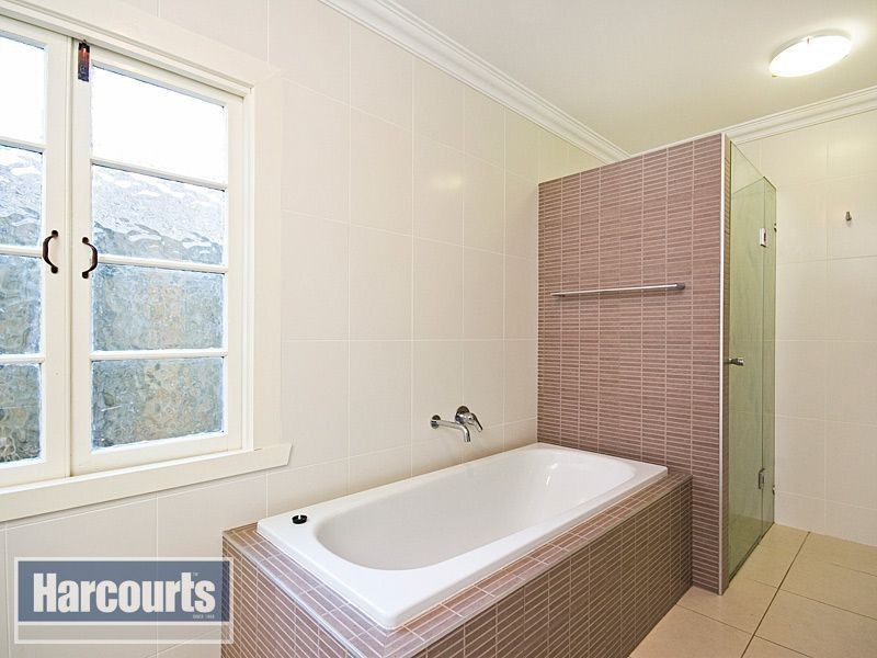 92 Bowman Parade, Bardon QLD 4065