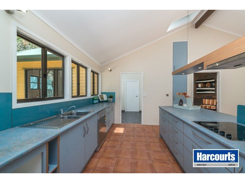 22 Ennever Street, Bardon QLD 4065