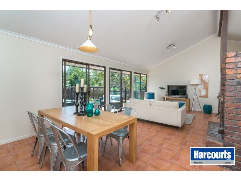 22 Ennever Street, Bardon QLD 4065