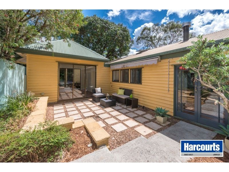 22 Ennever Street, Bardon QLD 4065