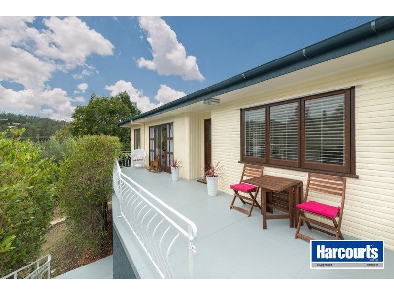 8 Bromwich Street, The Gap QLD 4061