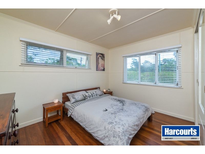 8 Bromwich Street, The Gap QLD 4061