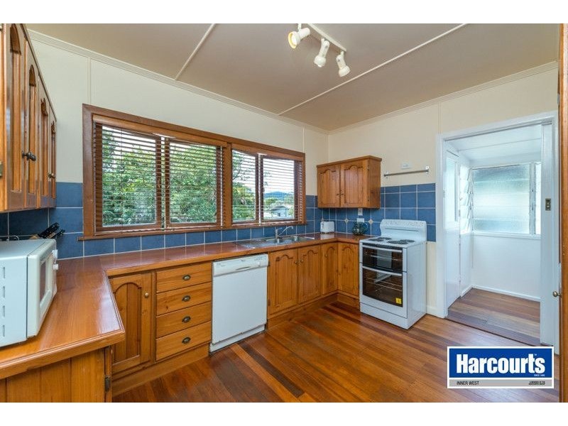 8 Bromwich Street, The Gap QLD 4061