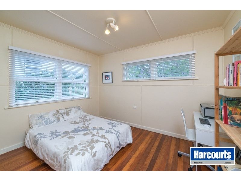 8 Bromwich Street, The Gap QLD 4061