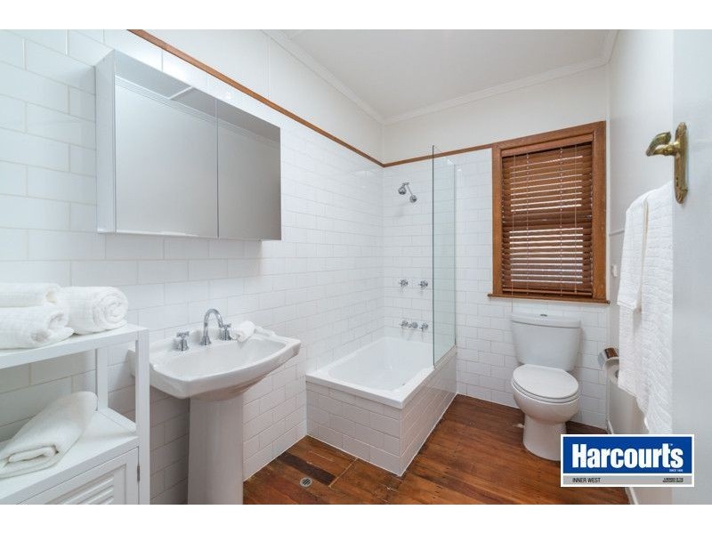 8 Bromwich Street, The Gap QLD 4061
