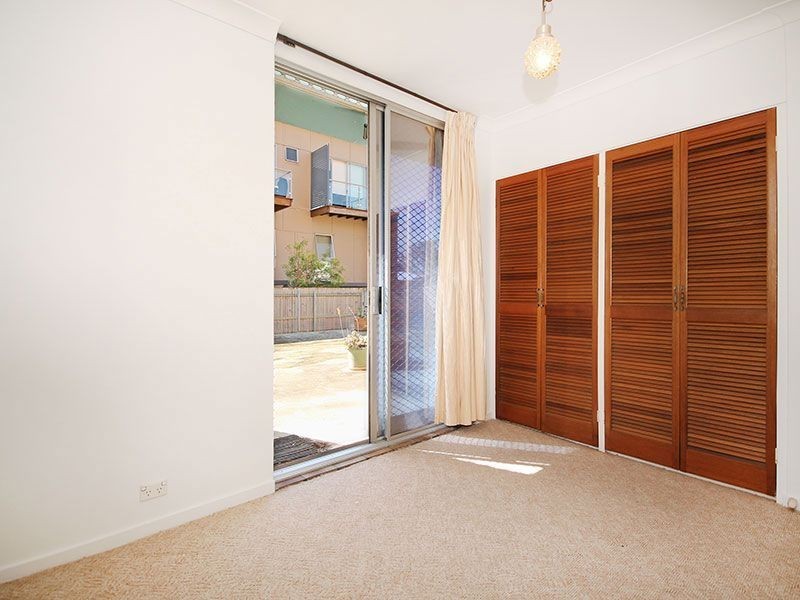 2/12 Hanworth Street, East Brisbane QLD 4169