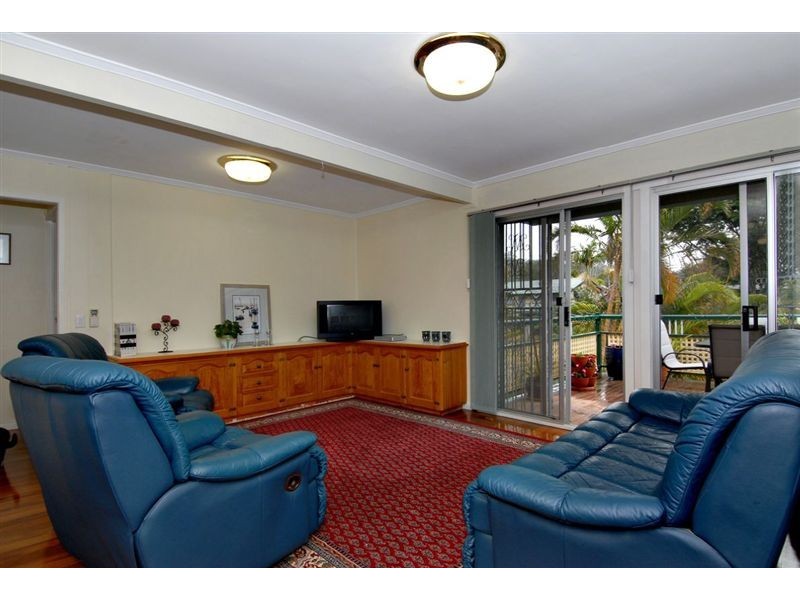 16 Woodside Street, The Gap QLD 4061
