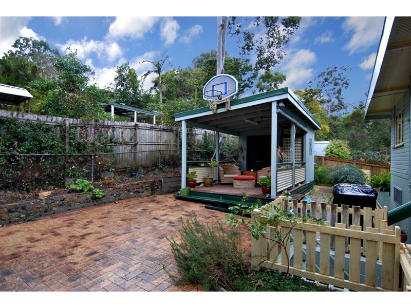 16 Woodside Street, The Gap QLD 4061