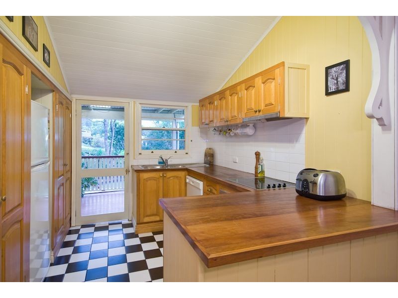 37 Shaw Street, Bardon QLD 4065