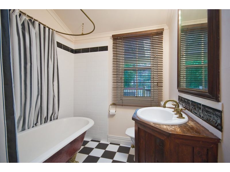 37 Shaw Street, Bardon QLD 4065