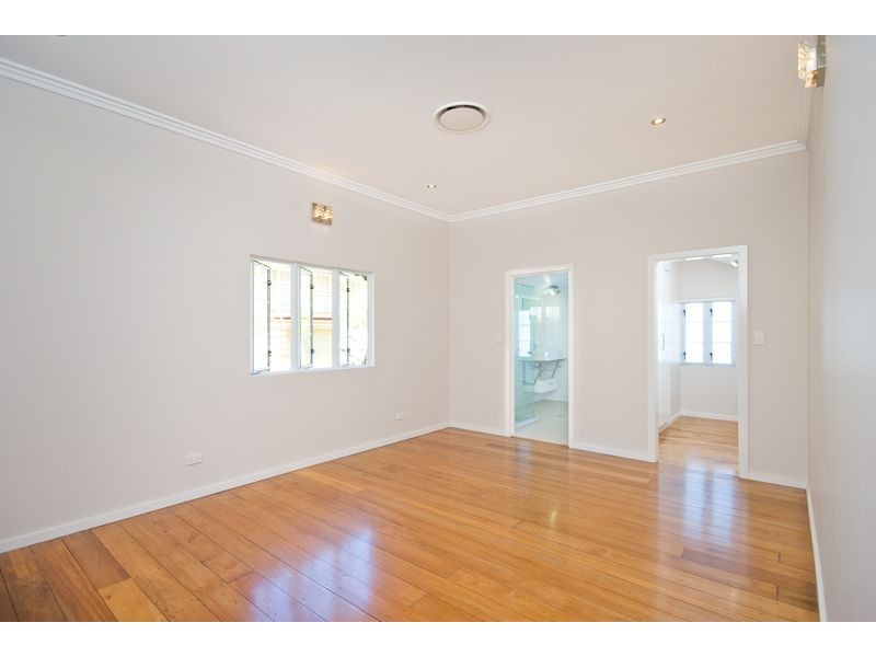 4 Kent Street, Red Hill QLD 4059