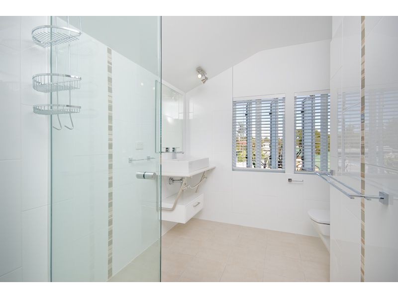 4 Kent Street, Red Hill QLD 4059