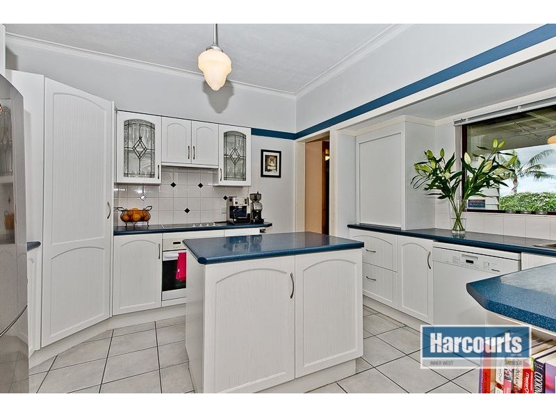 31 Glenfern Avenue, Kedron QLD 4031