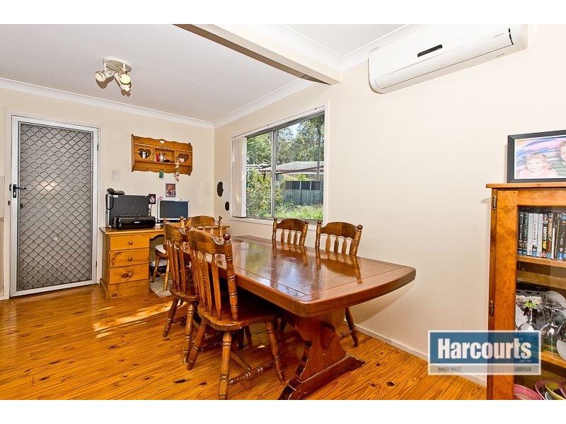 4 Surveyor Street, Seventeen Mile Rocks QLD 4073