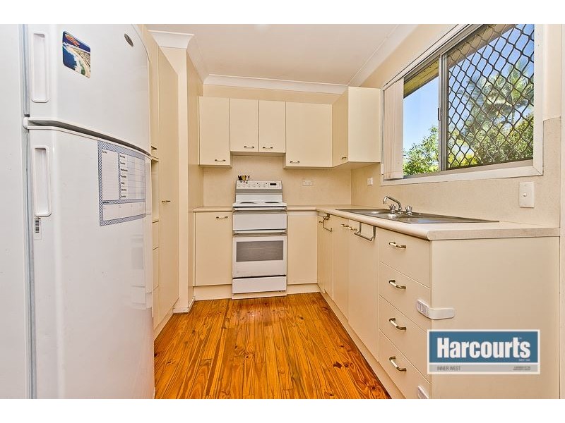 4 Surveyor Street, Seventeen Mile Rocks QLD 4073