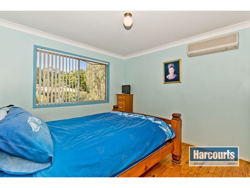 4 Surveyor Street, Seventeen Mile Rocks QLD 4073