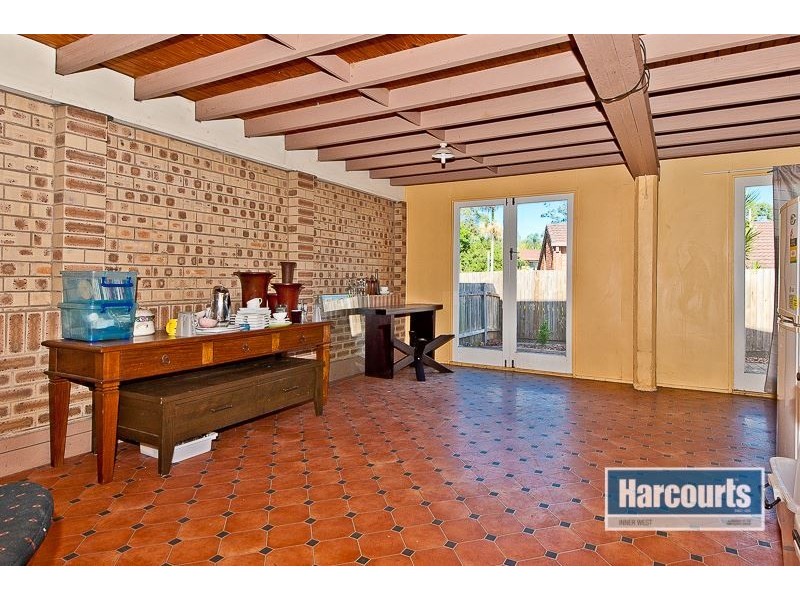 4 Surveyor Street, Seventeen Mile Rocks QLD 4073