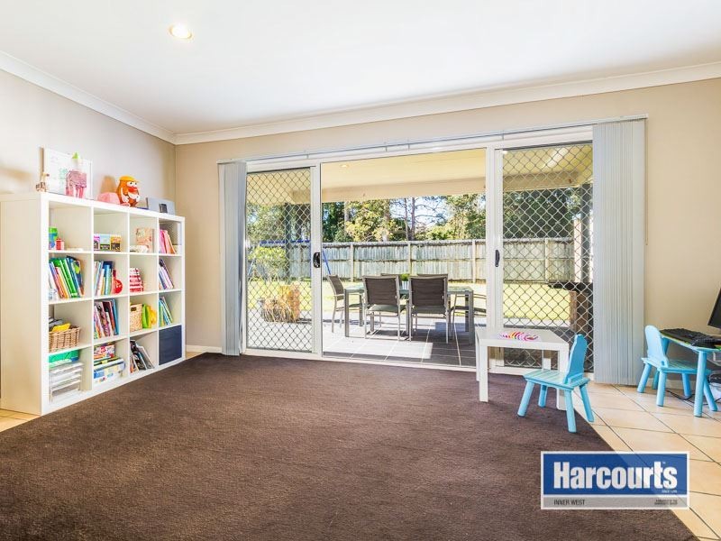 52 Kirralee Crescent, Upper Kedron QLD 4055