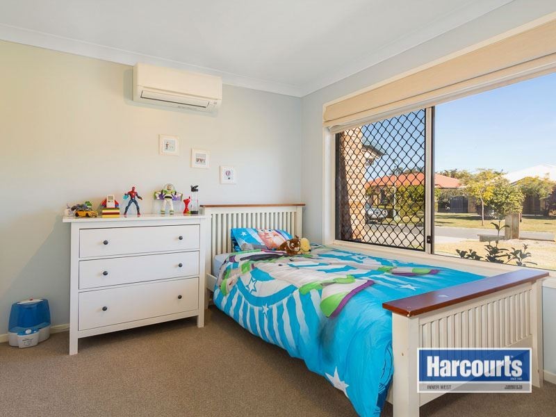 52 Kirralee Crescent, Upper Kedron QLD 4055