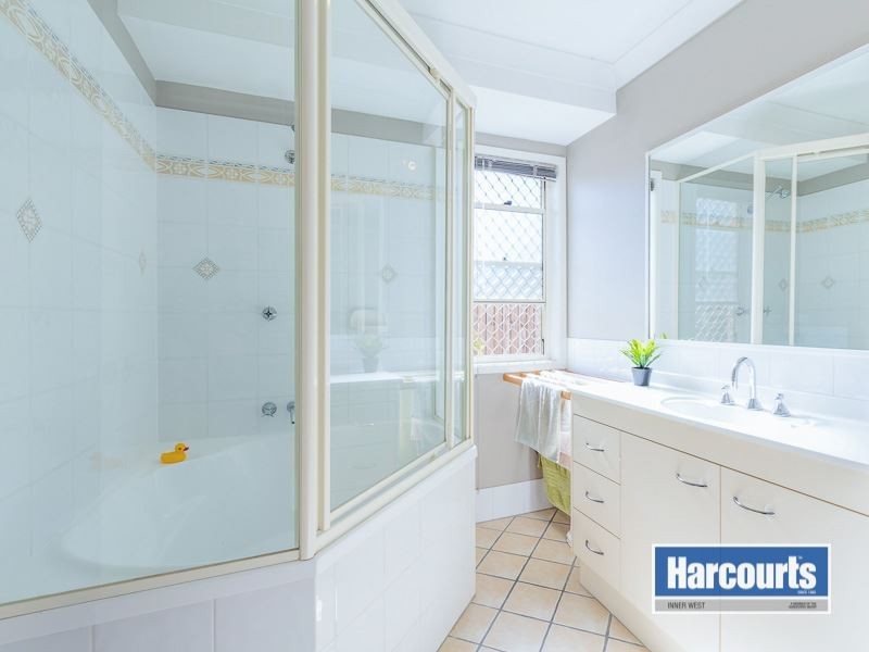 52 Kirralee Crescent, Upper Kedron QLD 4055