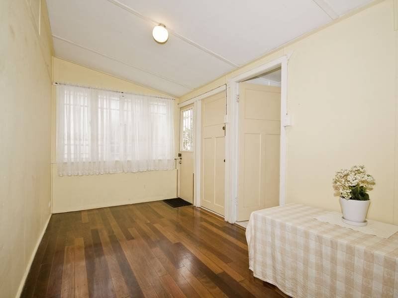 12 Holmesbrook Street, Ashgrove QLD 4060