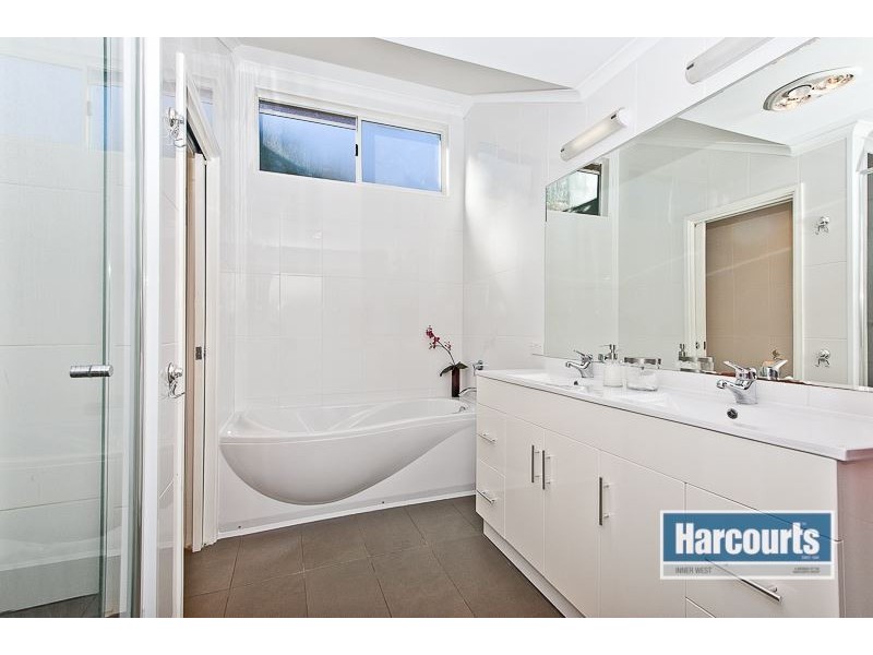 8 Gregsue Court, The Gap QLD 4061