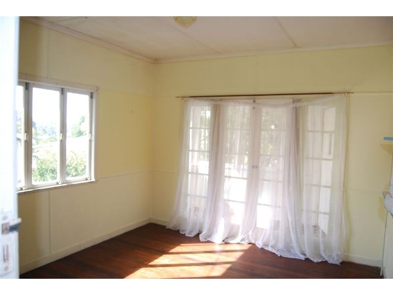 25 Ennever Street, Bardon QLD 4065