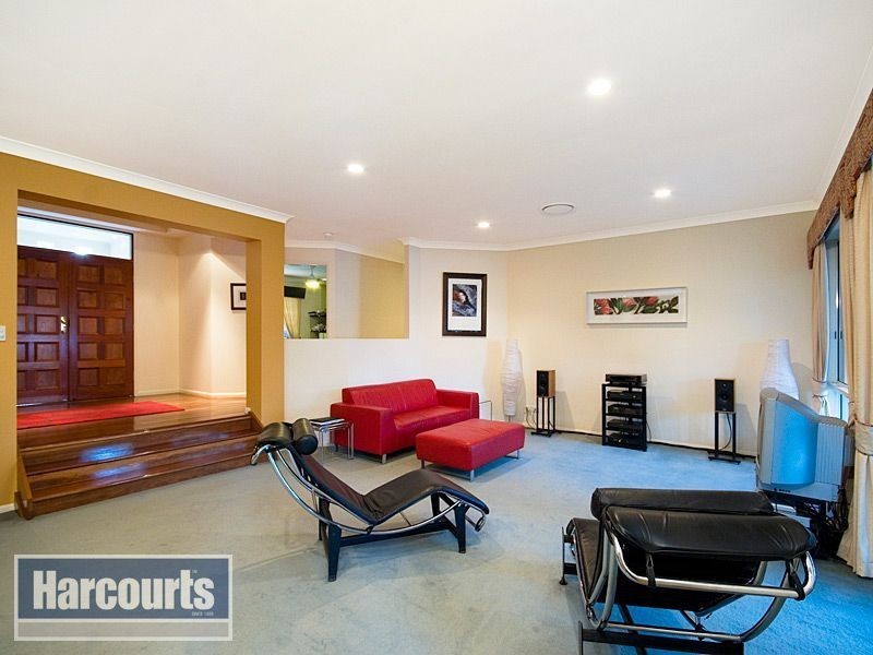 117 Tristania Road, Chapel Hill QLD 4069