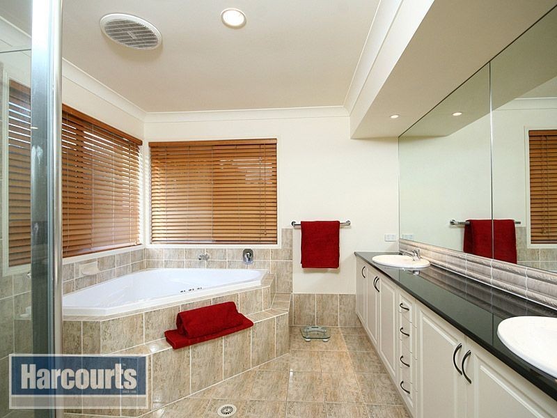 117 Tristania Road, Chapel Hill QLD 4069