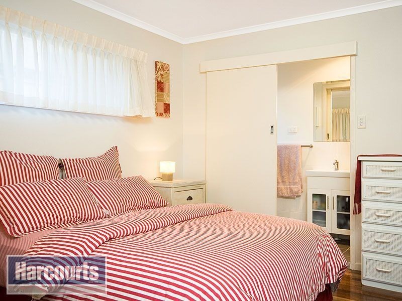 9 Bernarra Street, The Gap QLD 4061