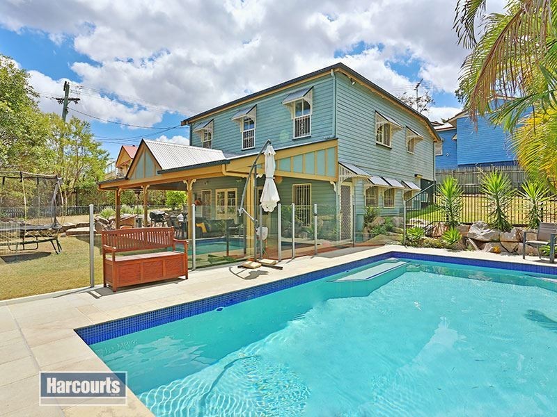 82 Leslie Street, Bardon QLD 4065