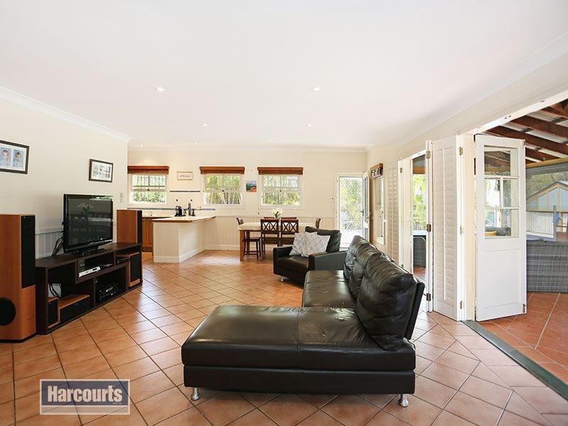 82 Leslie Street, Bardon QLD 4065