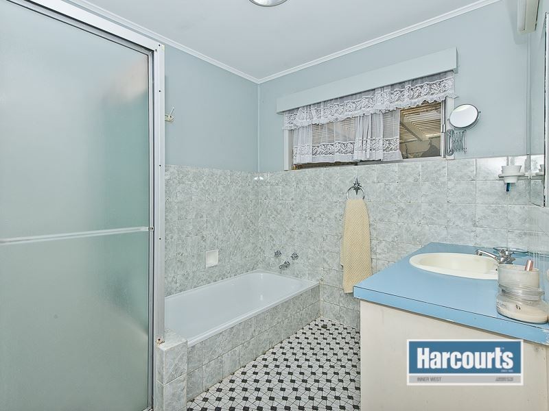 1 Pangela Street, The Gap QLD 4061