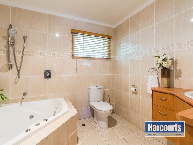 239 Patricks Road, Ferny Hills QLD 4055