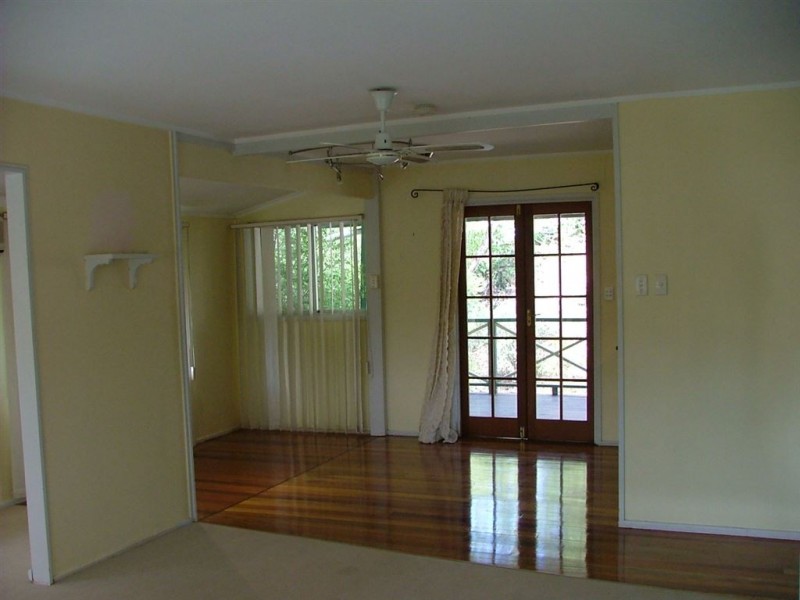 27 Argyle Street, Seventeen Mile Rocks QLD 4073