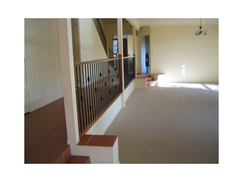 24 Fimbriata Close, Chapel Hill QLD 4069