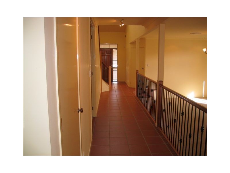 24 Fimbriata Close, Chapel Hill QLD 4069