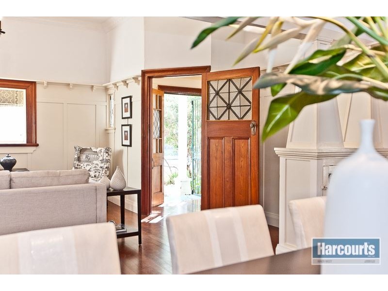 14 Banks Street, Newmarket QLD 4051